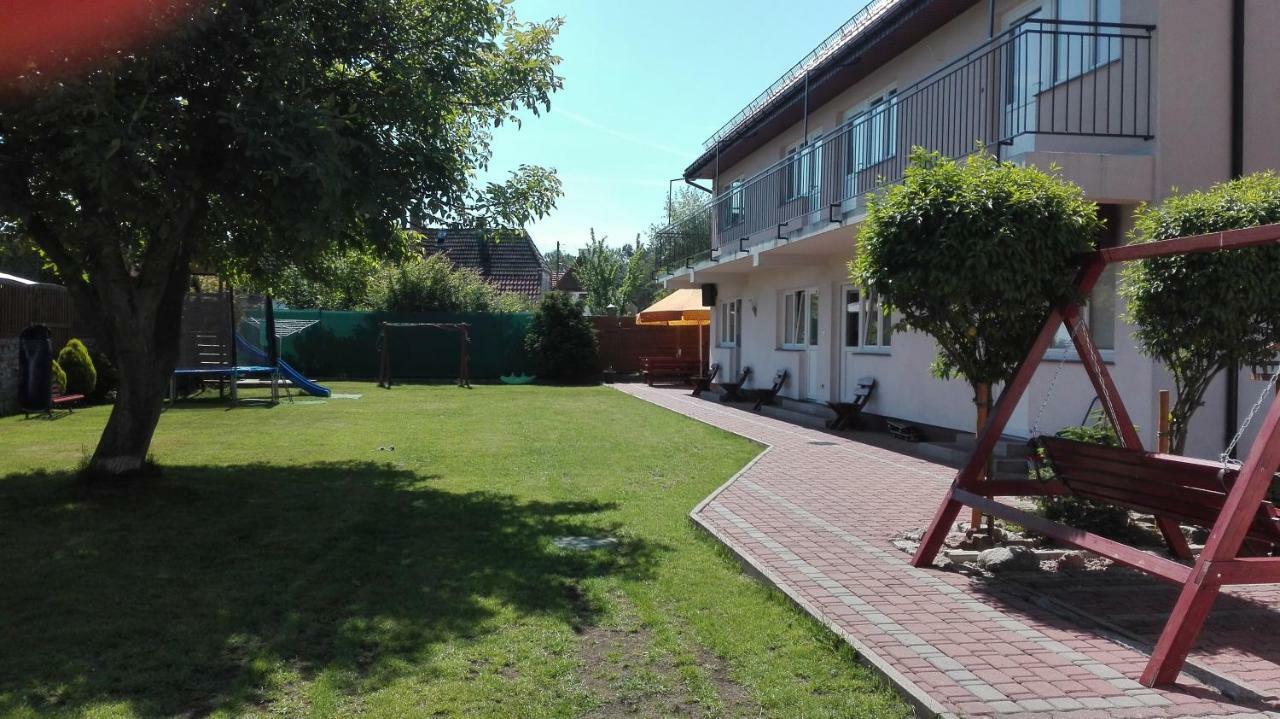 Apartamenty Gosciniec Re-Max Mrzeżyno Exteriör bild