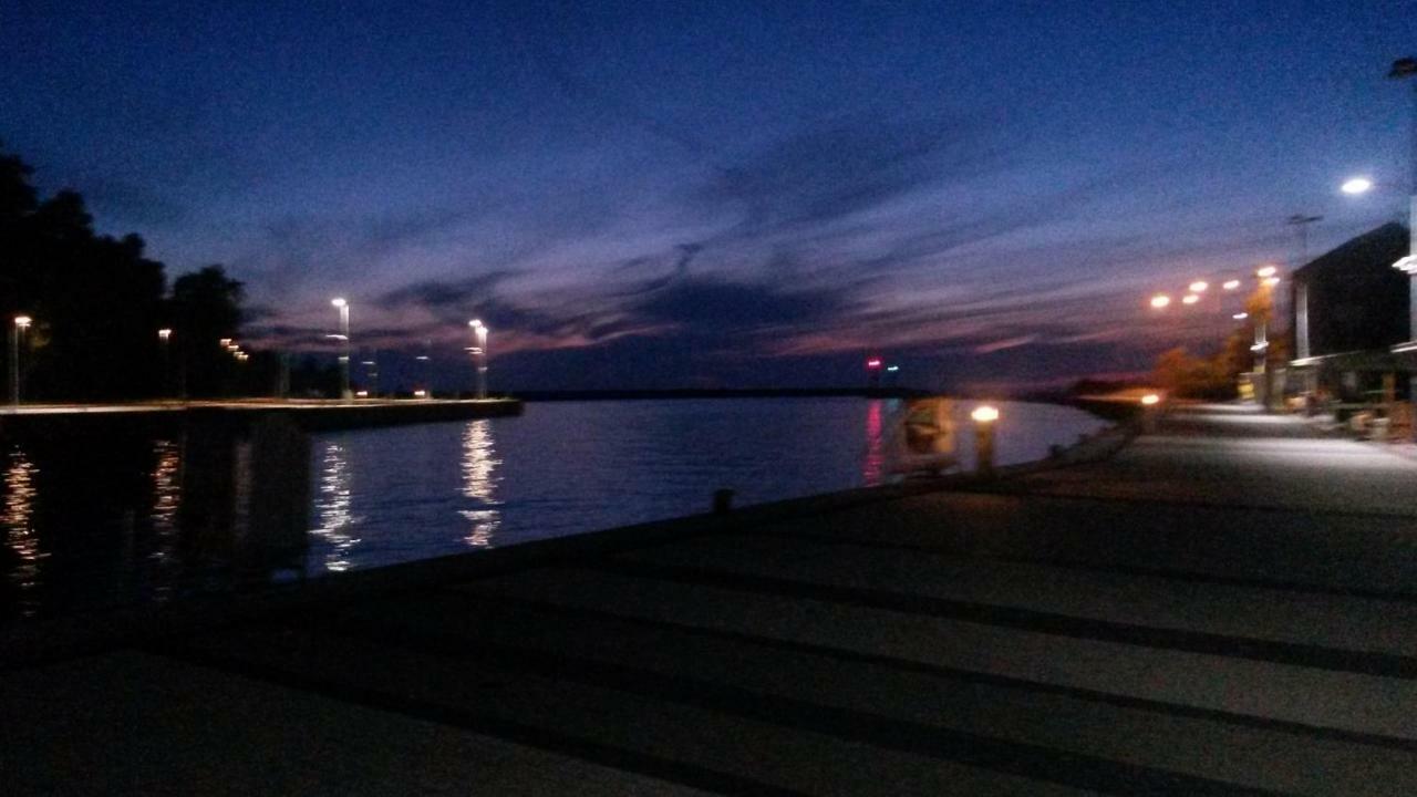 Apartamenty Gosciniec Re-Max Mrzeżyno Exteriör bild